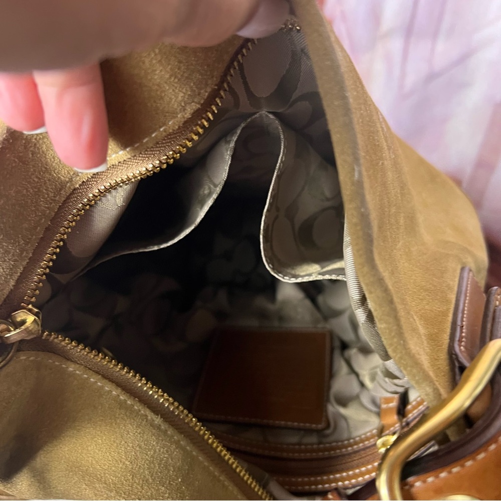 Coach Vintage Suede Tan Shoulder Bag, adjustable strap, tassel metal logo charm - Picture 5 of 17